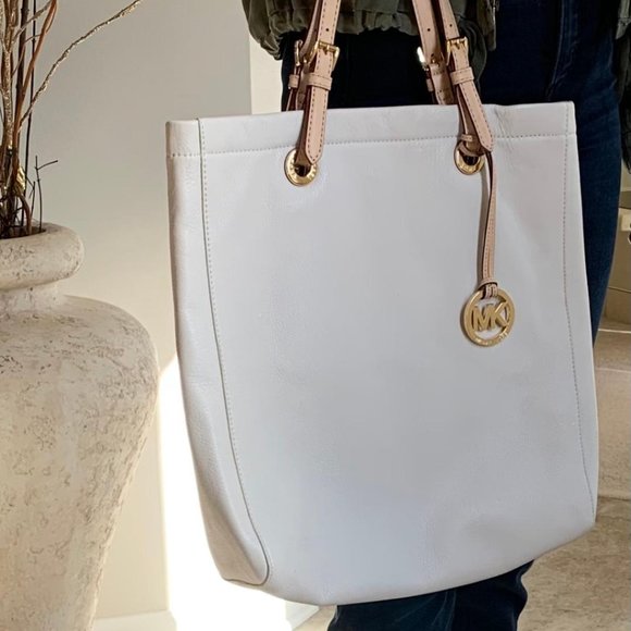 Michael Kors Handbags - Lovely Michael Kors ivory soft pebbled tote.